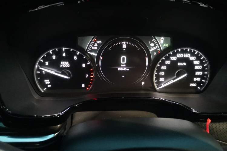 Used Cadillac XT5 2018 25T Luxury Model Odometer Close Up