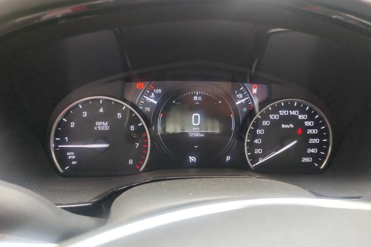 Used Cadillac XT5 2018 25T Luxury Model Odometer Close Up