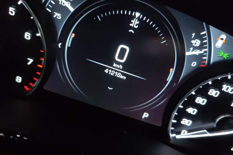 Used Cadillac XT5 2018 28T Four-Wheel Drive Luxury Model Odometer Close Up
