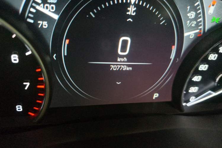 Used Cadillac XT5 2018 25T Luxury Model Odometer Close Up