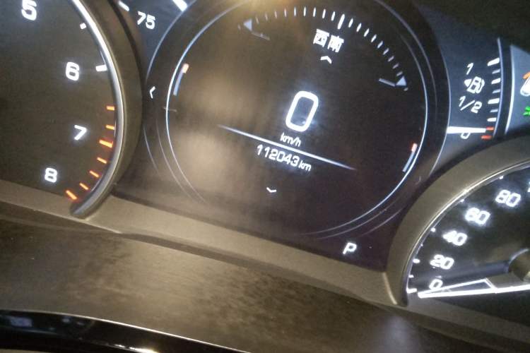 Used Cadillac XT5 2018 25T Luxury Model Odometer Close Up
