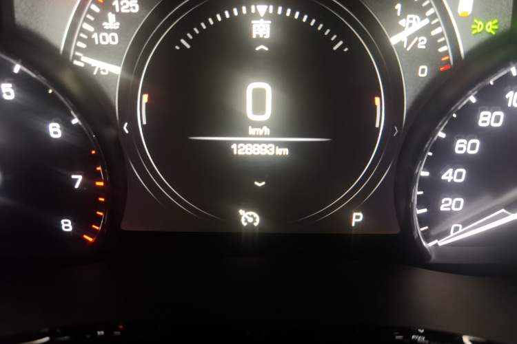 Used Cadillac XT5 2018 28T Four-Wheel Drive Luxury Model Odometer Close Up