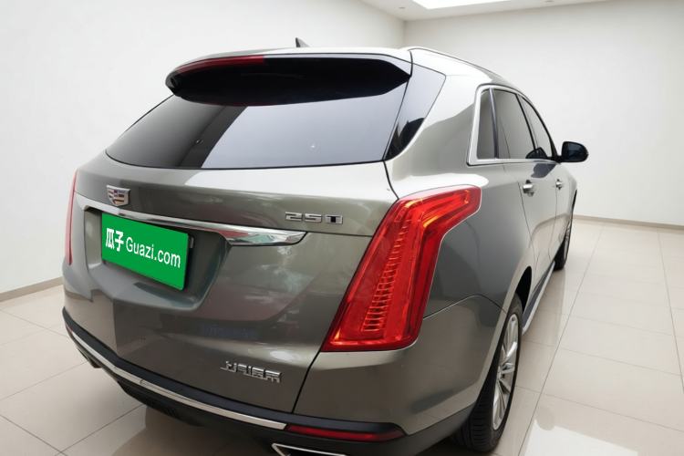 Used Cadillac XT5 2018 25T Luxury Model Rear Right 45 Deg