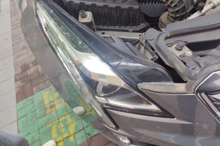 Used Cadillac XT5 2018 25T Luxury Model Right Front Headlight