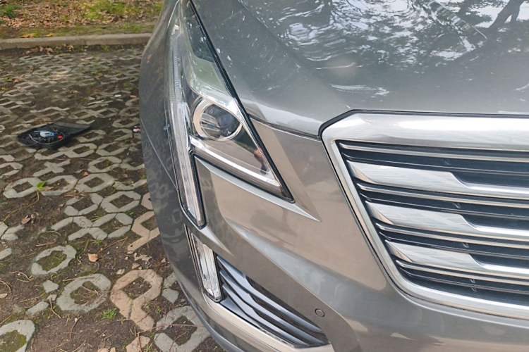 Used Cadillac XT5 2018 25T Luxury Model Right Front Headlight