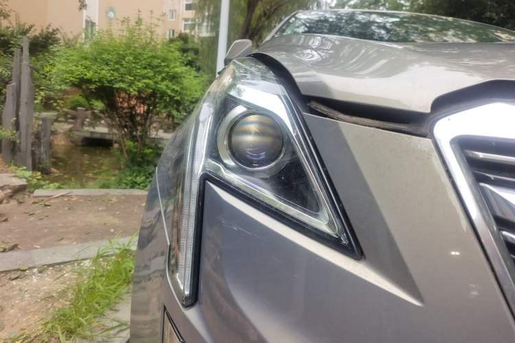 Used Cadillac XT5 2018 25T Luxury Model Right Front Headlight
