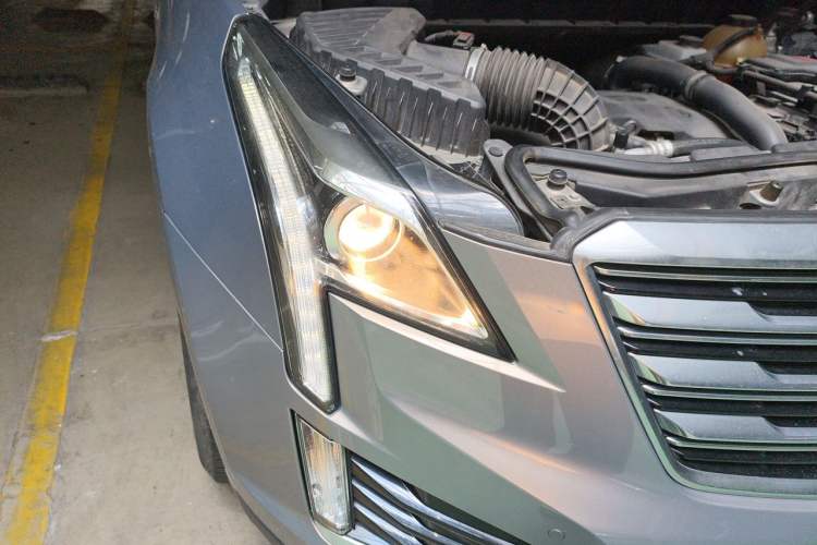 Used Cadillac XT5 2018 25T Luxury Model Right Front Headlight