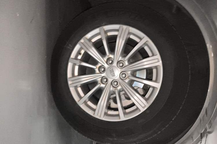 Used Cadillac XT5 2018 28E Four-Wheel Drive Tech Version Right Front Wheel Hub