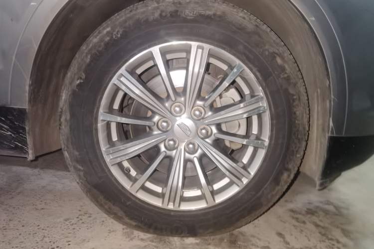 Used Cadillac XT5 2018 28T Four-Wheel Drive Luxury Model Right Front Wheel Hub