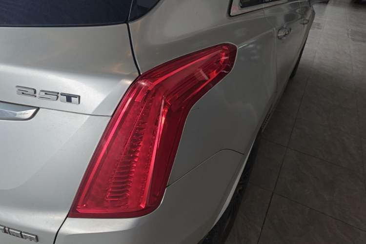Used Cadillac XT5 2018 25T Luxury Model Right Rear Taillight