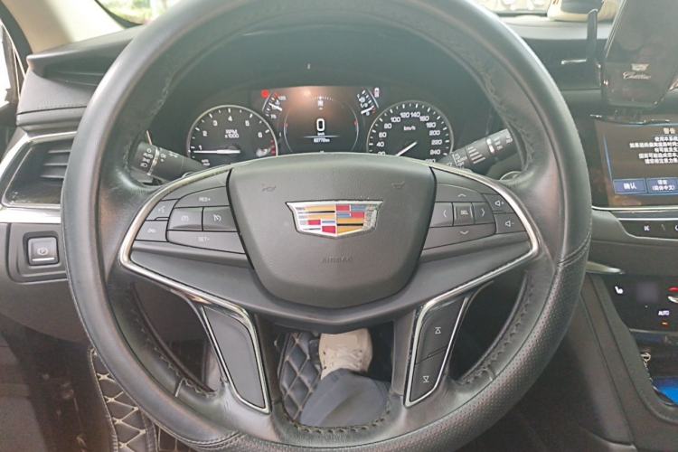 Used Cadillac XT5 2018 25T Luxury Model Steering Wheel
