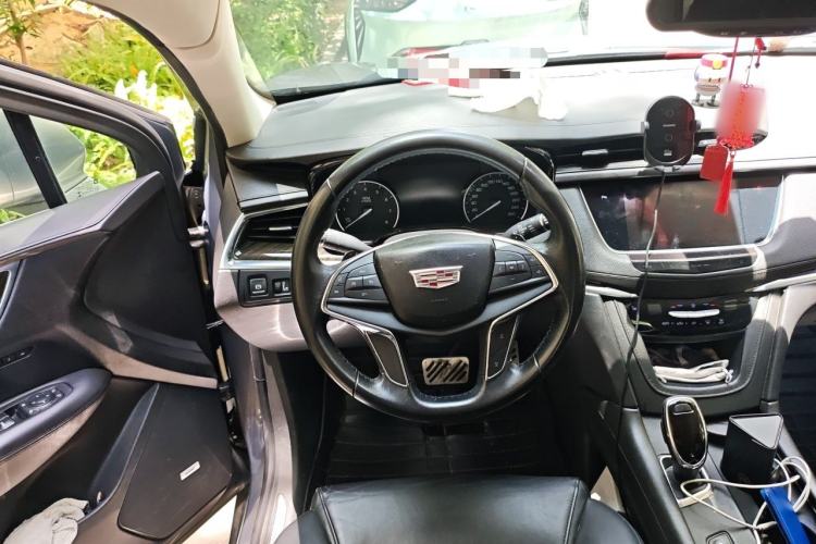 Used Cadillac XT5 2018 25T Luxury Model Steering Wheel