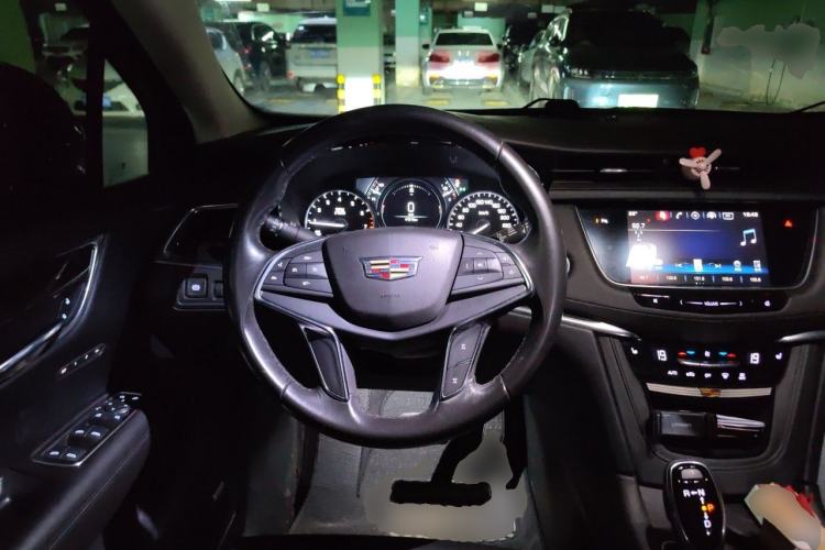 Used Cadillac XT5 2018 28T Four-Wheel Drive Luxury Model Steering Wheel