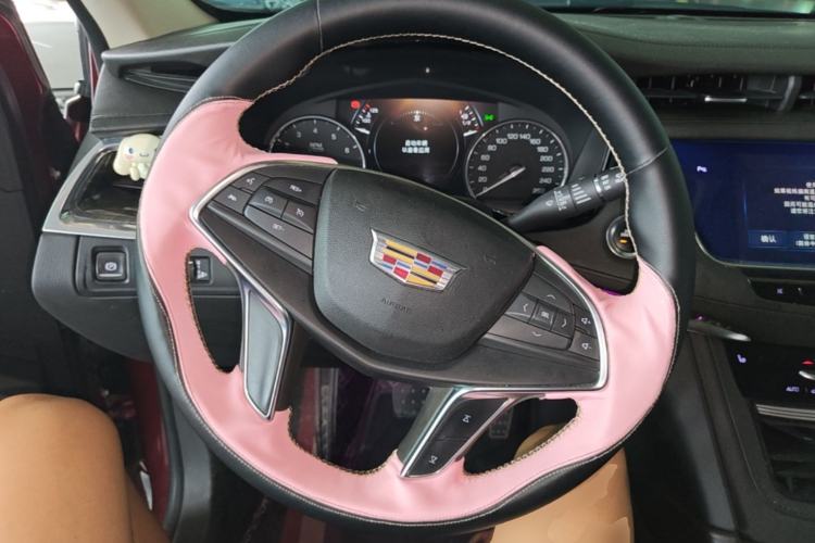 Used Cadillac XT5 2018 25T Luxury Model Steering Wheel