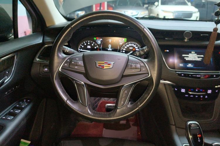Used Cadillac XT5 2018 25T Luxury Model Steering Wheel