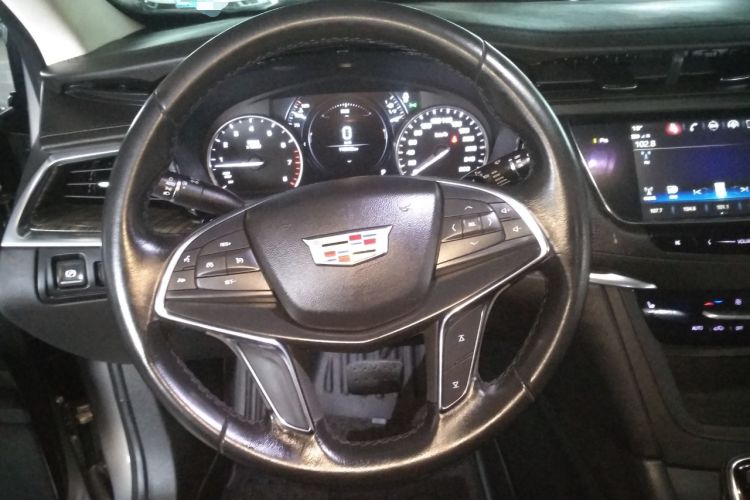 Used Cadillac XT5 2018 25T Luxury Model Steering Wheel