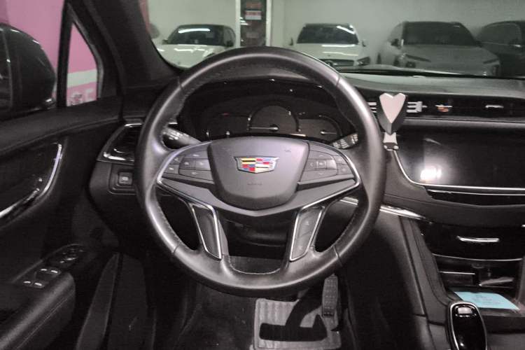 Used Cadillac XT5 2018 28E Four-Wheel Drive Tech Version Steering Wheel
