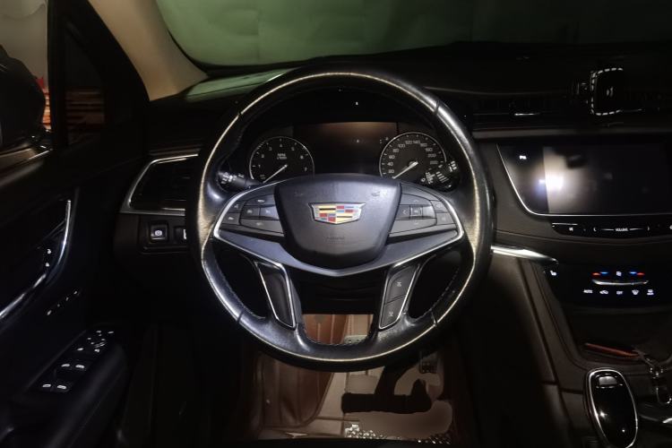 Used Cadillac XT5 2018 28T Four-Wheel Drive Luxury Model Steering Wheel