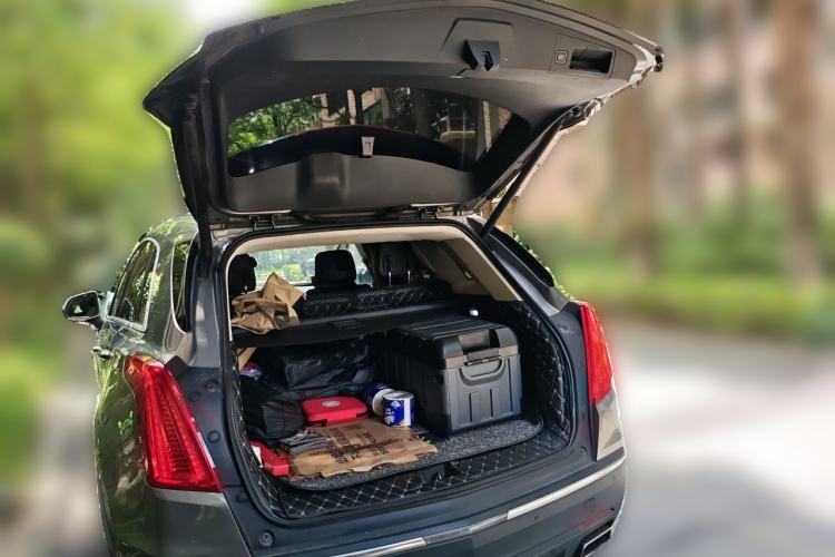 Used Cadillac XT5 2018 25T Luxury Model Trunk