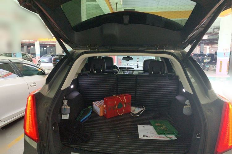 Used Cadillac XT5 2018 25T Luxury Model Trunk