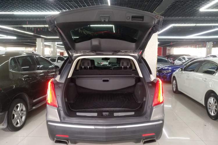 Used Cadillac XT5 2018 25T Luxury Model Trunk