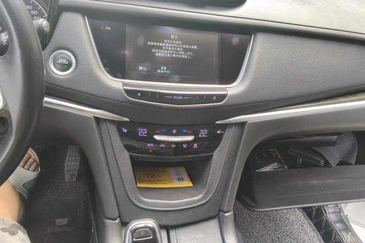 Used Cadillac XT5 2018 25T Luxury Model Audio And AC Panel