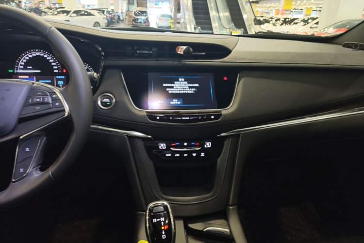 Used Cadillac XT5 2018 25T Tech Model Audio And AC Panel