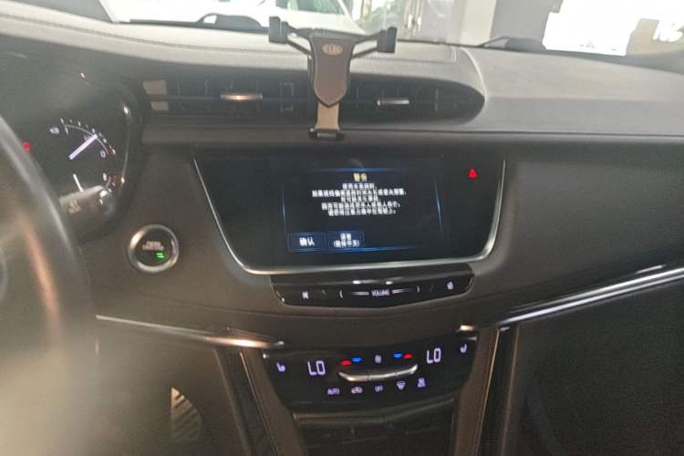 Used Cadillac XT5 2018 28E Four-Wheel Drive Tech Version Audio And AC Panel