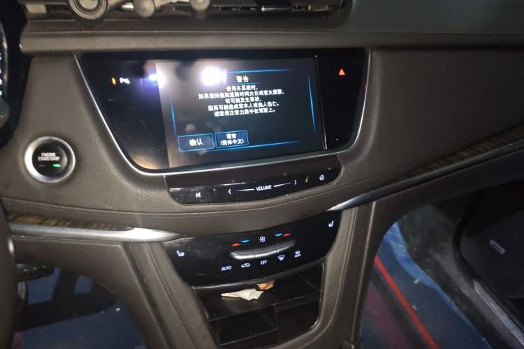 Used Cadillac XT5 2018 25T Luxury Model Audio And AC Panel