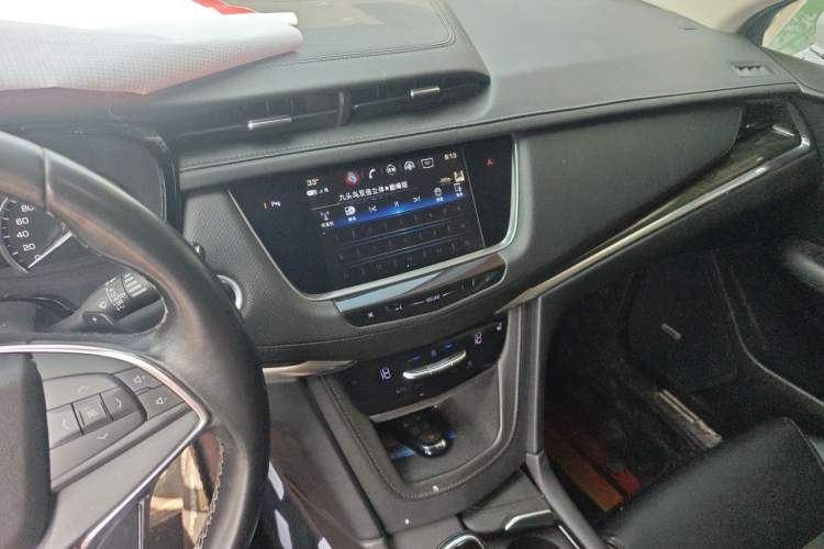 Used Cadillac XT5 2018 25T Luxury Model Audio And AC Panel