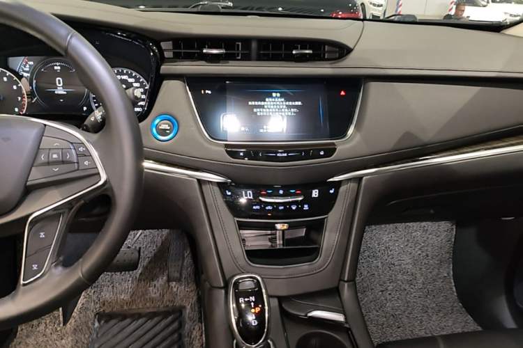 Used Cadillac XT5 2018 25T Luxury Model Audio And AC Panel