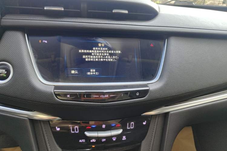 Used Cadillac XT5 2018 25T Luxury Model Audio And AC Panel