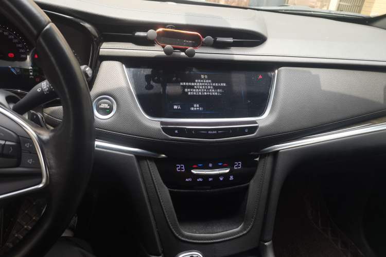 Used Cadillac XT5 2018 25T Tech Model Audio And AC Panel