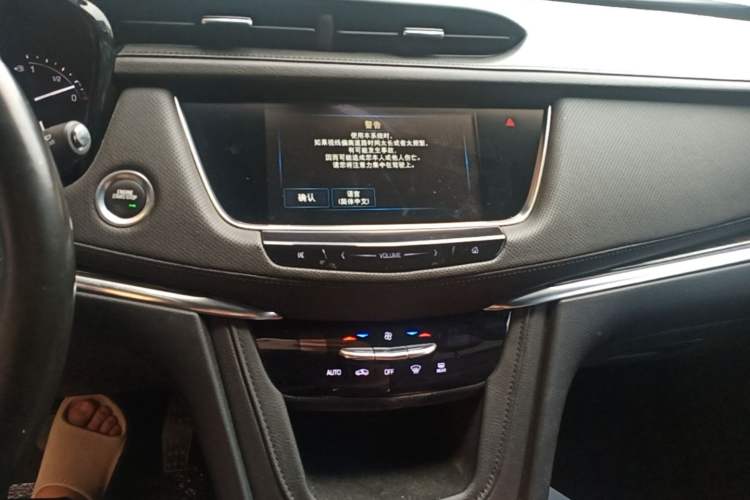 Used Cadillac XT5 2018 25T Tech Model Audio And AC Panel
