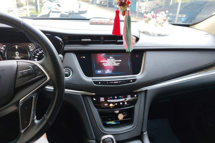 Used Cadillac XT5 2018 28T Four-Wheel Drive Luxury Model Audio And AC Panel