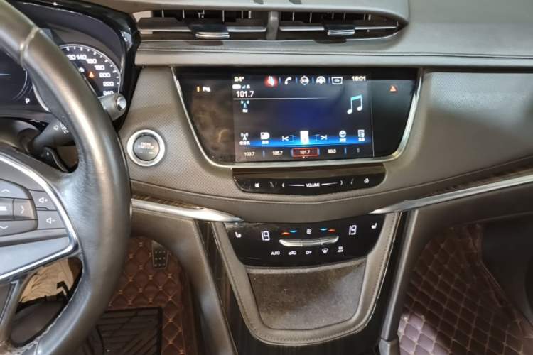 Used Cadillac XT5 2018 25T Luxury Model Audio And AC Panel