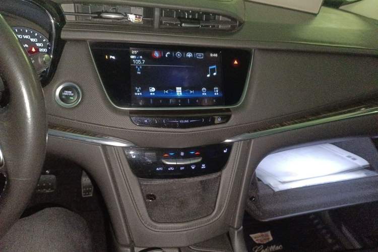 Used Cadillac XT5 2018 25T Luxury Model Audio And AC Panel