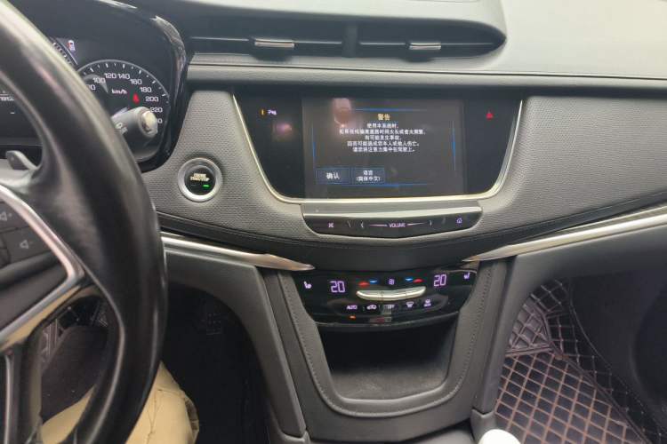 Used Cadillac XT5 2018 28T Four-Wheel Drive Luxury Model Audio And AC Panel