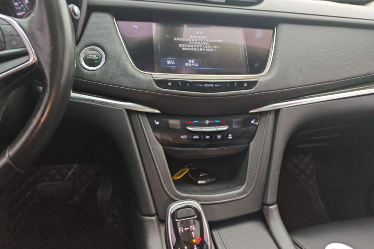 Used Cadillac XT5 2018 25T Luxury Model Audio And AC Panel