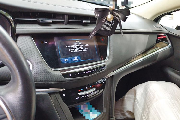 Used Cadillac XT5 2018 25T Luxury Model Audio And AC Panel