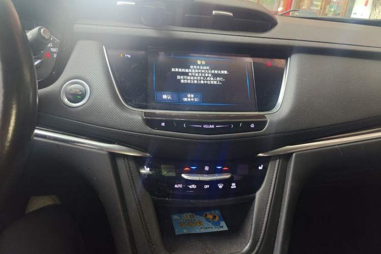 Used Cadillac XT5 2018 28T Four-Wheel Drive Luxury Model Audio And AC Panel