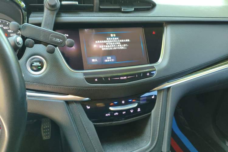 Used Cadillac XT5 2018 28T Four-Wheel Drive Luxury Model Audio And AC Panel