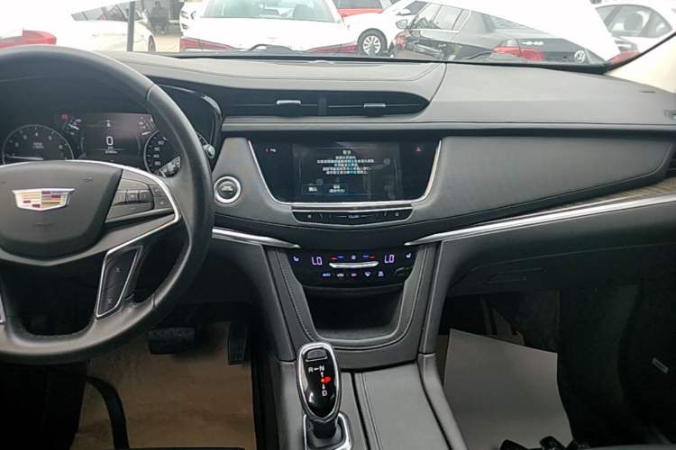 Used Cadillac XT5 2018 25T Luxury Model Audio And AC Panel