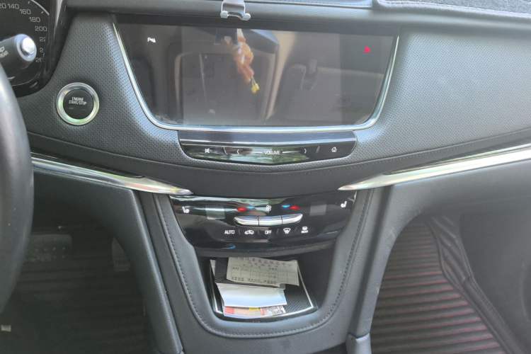 Used Cadillac XT5 2018 25T Luxury Model Audio And AC Panel