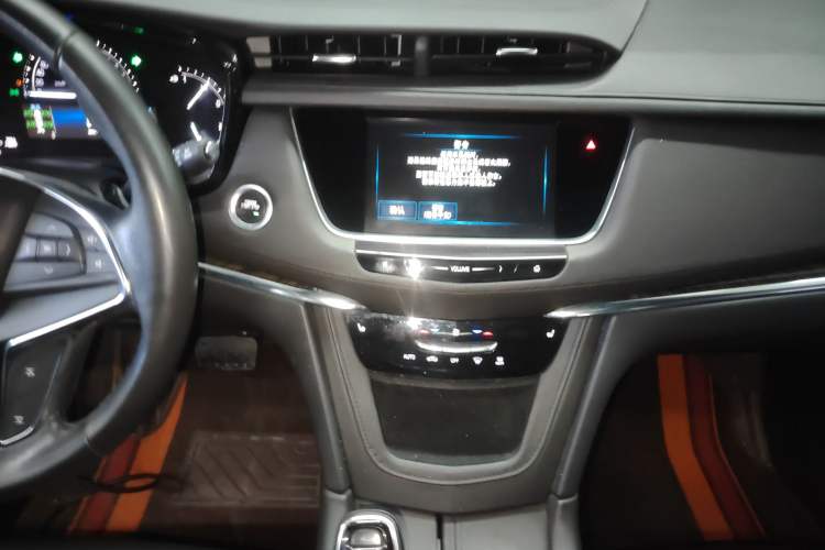 Used Cadillac XT5 2018 28E Four-Wheel Drive Tech Version Audio And AC Panel