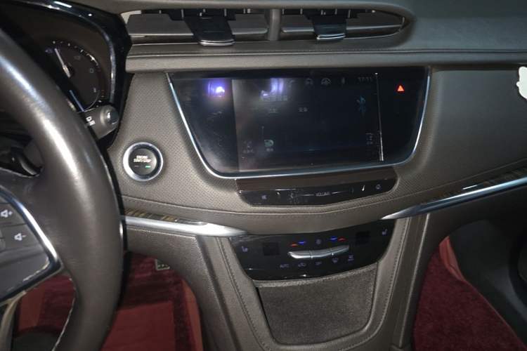 Used Cadillac XT5 2018 28E Four-Wheel Drive Tech Version Audio And AC Panel