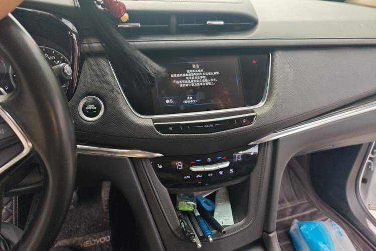 Used Cadillac XT5 2018 25T Luxury Model Audio And AC Panel