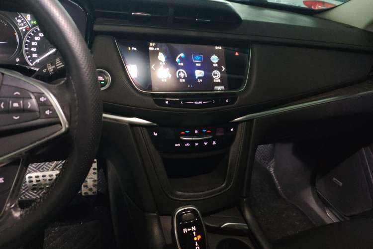 Used Cadillac XT5 2018 25T Luxury Model Audio And AC Panel