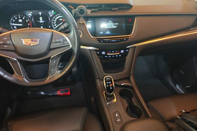 Used Cadillac XT5 2018 25T Luxury Model Audio And AC Panel