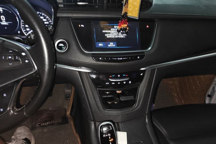 Used Cadillac XT5 2018 25T Luxury Model Audio And AC Panel